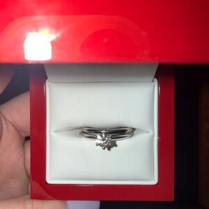 Elegant White Gold Rings with Diamond